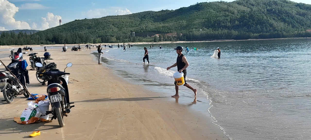 “Lộc biển” mang lại niềm vui cho ngư dân.