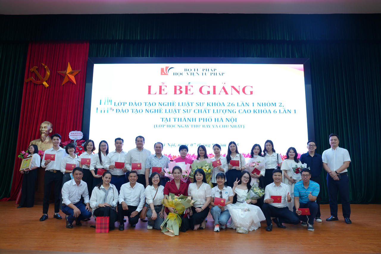 Các Thầy cô giáo và Tập thể Lớp Luật sư Chất lượng cao 6.1