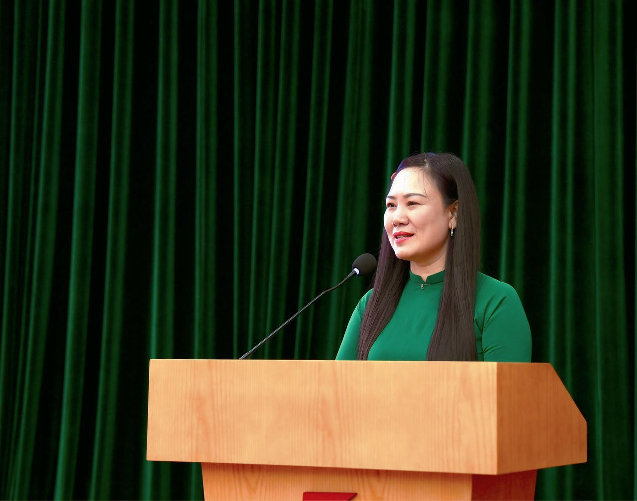 NGƯT. PGS. TS. Nguyễn Minh Hằng - Phó Giám đốc Học viện Tư pháp phát biểu tại Lễ bế giảng.