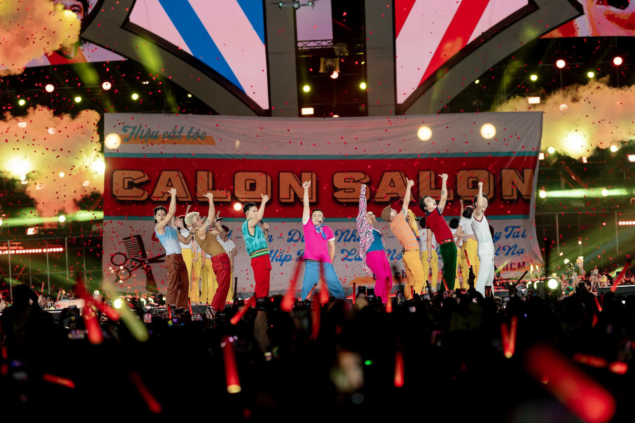 Khán giả đội mưa cùng nghệ sĩ cháy hết mình trong hai đêm cuối chuỗi concert “Anh trai vượt ngàn chông gai”
