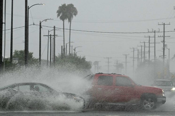 Bộ GD&ĐT yêu cầu sẵn sàng phương án học trực tuyến trong ngày mưa bão