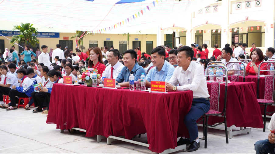 Chương trình với sự tham gia của Đại diện Sở Giáo dục và Đào tạo tỉnh Điện Biên và Nhãn hàng Lifebuoy.