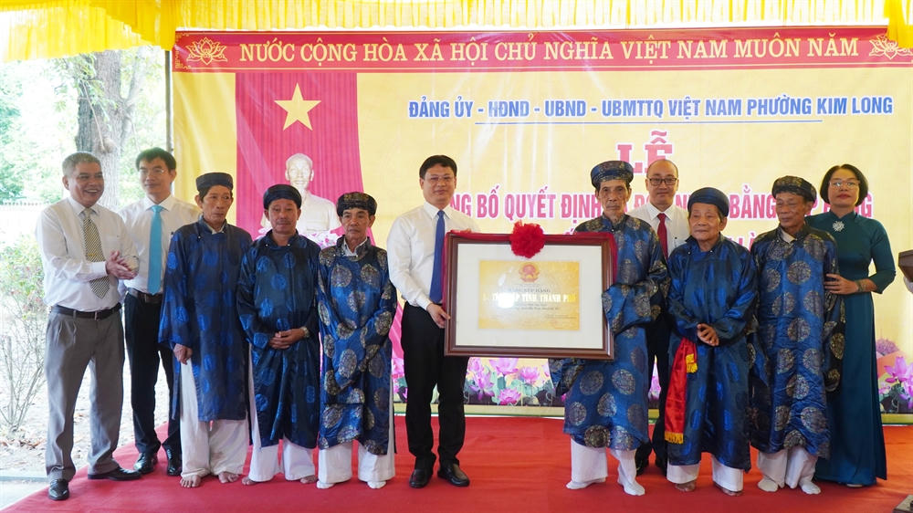 Đình làng Vạn Xuân (TP Huế) đón nhận Bằng xếp hạng di tích lịch sử cấp thành phố