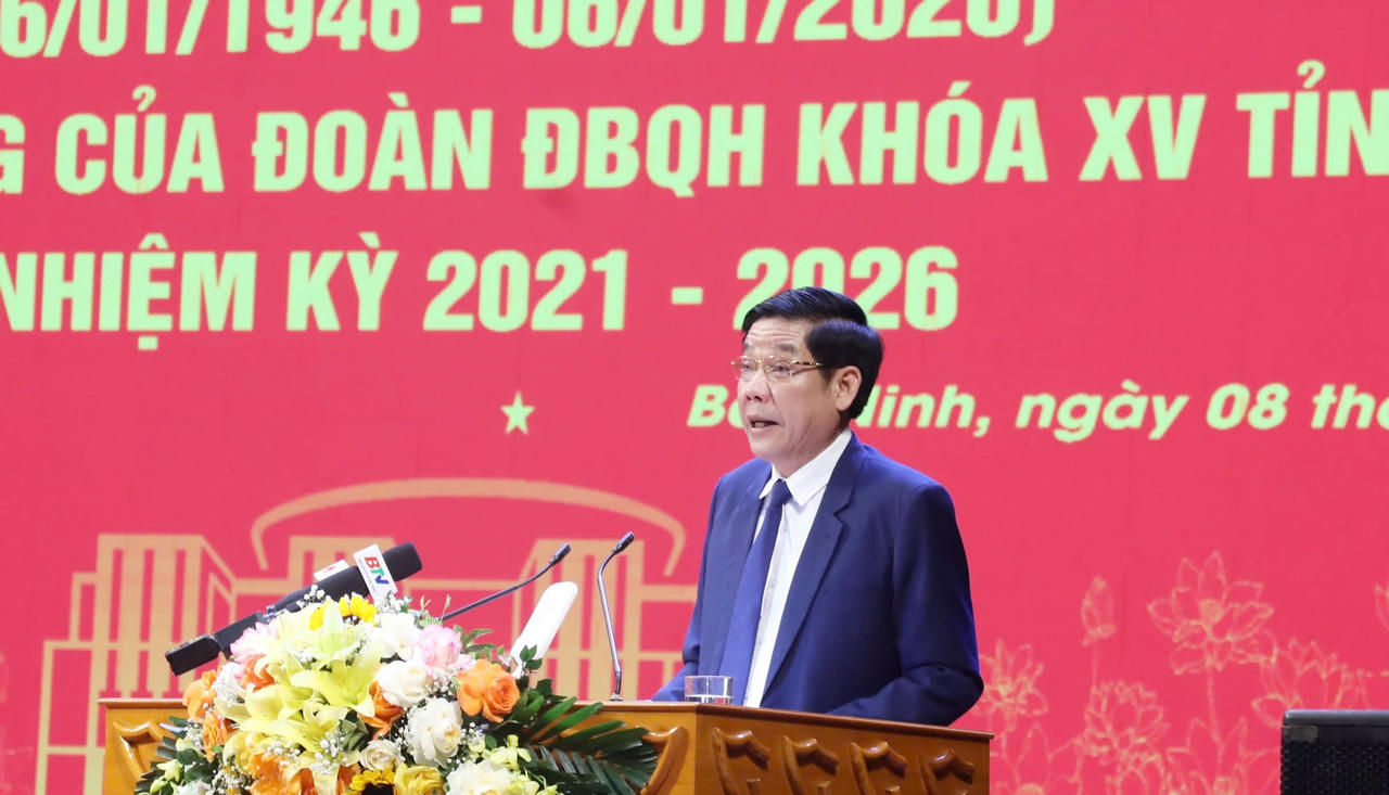  Uỷ viên Trung ương Đảng, Bí thư Tỉnh ủy Bắc Ninh Nguyễn Văn Gấu phát biểu tại lễ gặp mặt.