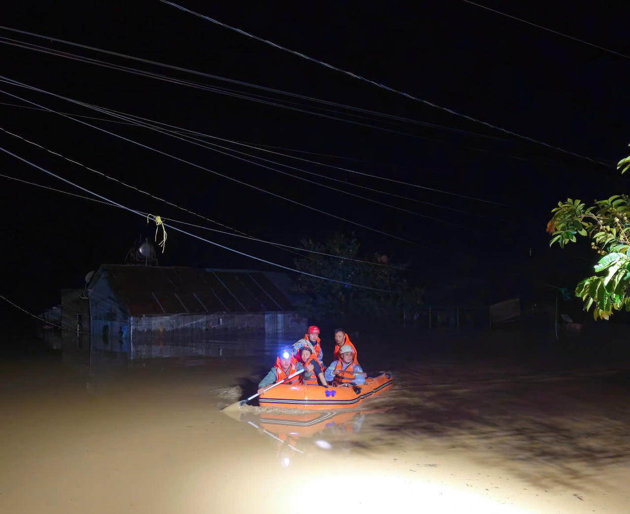 Mưa lớn gây ngập lụt cục bộ tại xã Hiệp Thạnh ngày 5/9 vừa qua.