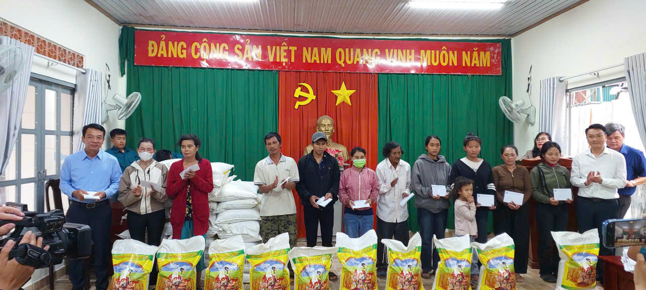 Lâm Đồng hỗ trợ người dân thôn K’Rèn bị ảnh hưởng do ngập lụt