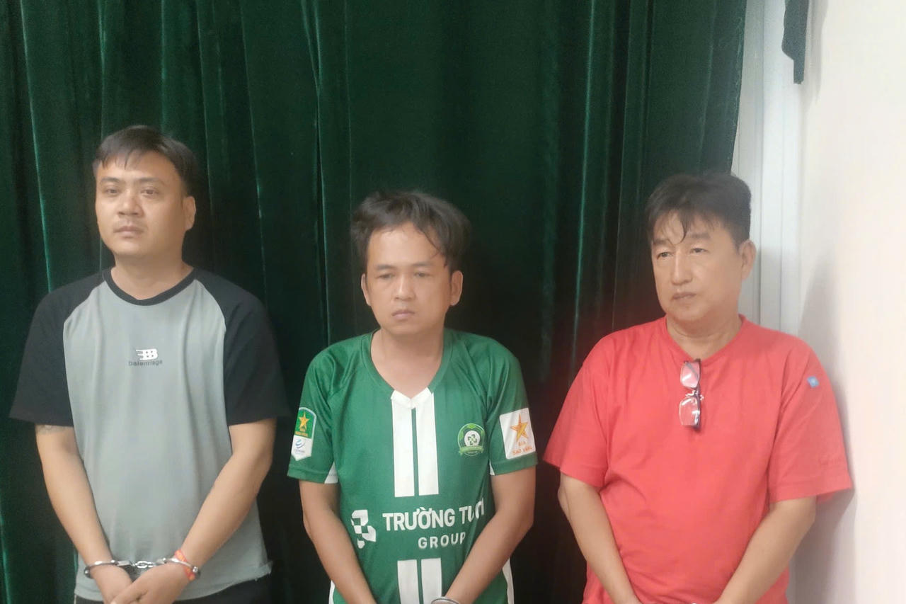 Khởi tố 4 đối tượng vụ 2 nhóm youtuber đánh nhau ở quán Cà Kê Nướng