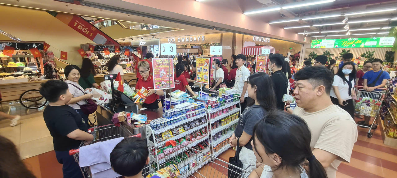 Siêu thị WinMart: Vừa thưởng thức âm nhạc vừa mua sắm giảm giá 'sập sàn'

