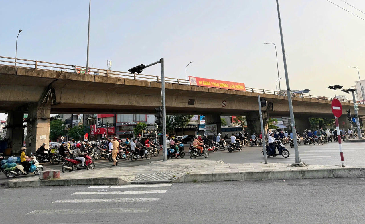 Hải Phòng tăng cường quản lý hành lang an toàn đường bộ, xử lý vi phạm phòng cháy, chữa cháy