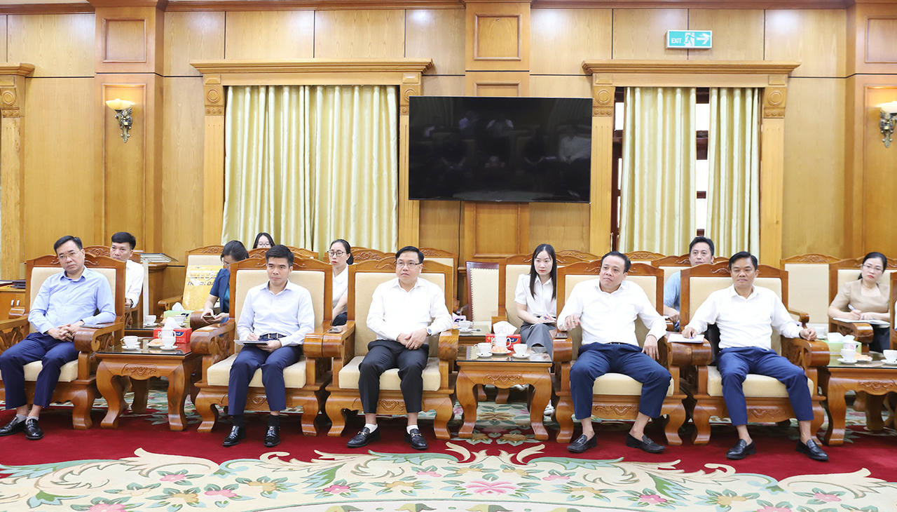 Các đại biểu tham dự buổi làm việc.