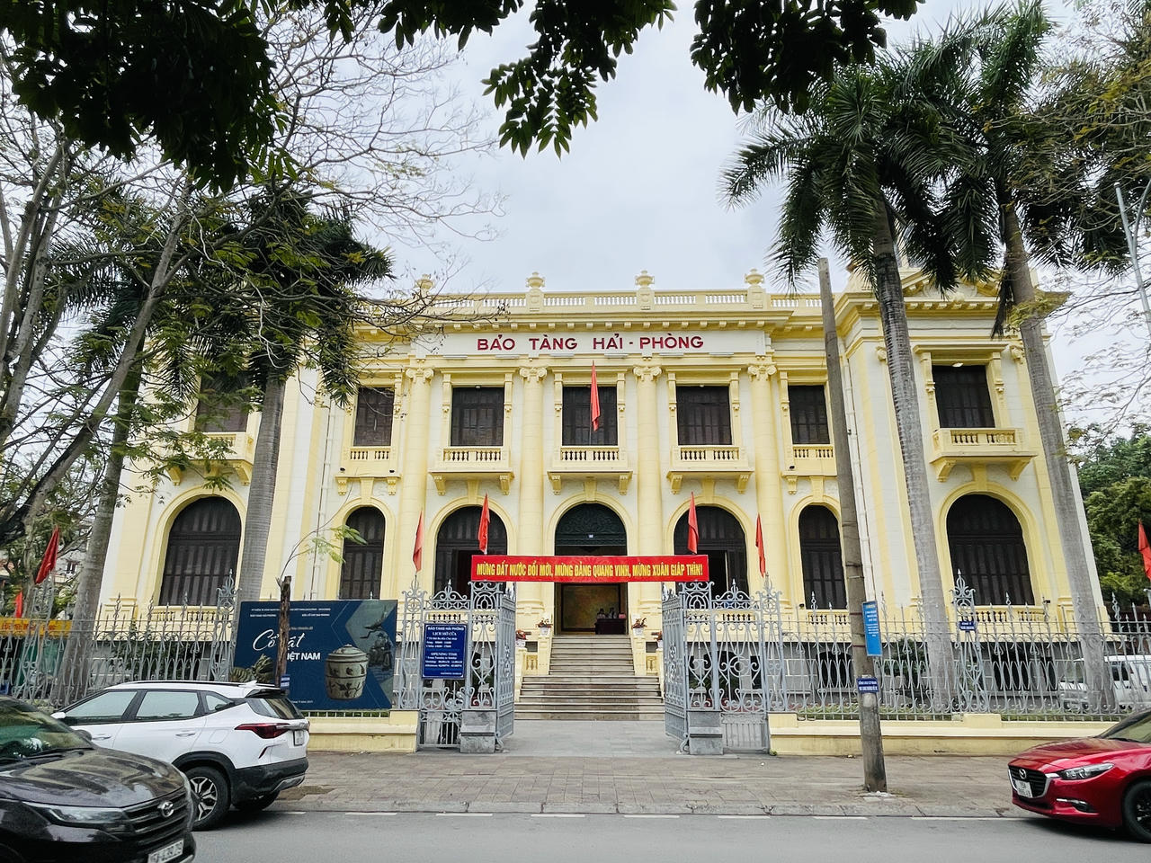 Được xây dựng từ năm 1919, Bảo tàng Hải Phòng là công trình thiết kế mang kiến trúc kiểu Âu cổ điển độc đáo. Nơi đây lưu giữ hơn 22.000 hiện vật, trên 11.400 hình ảnh...