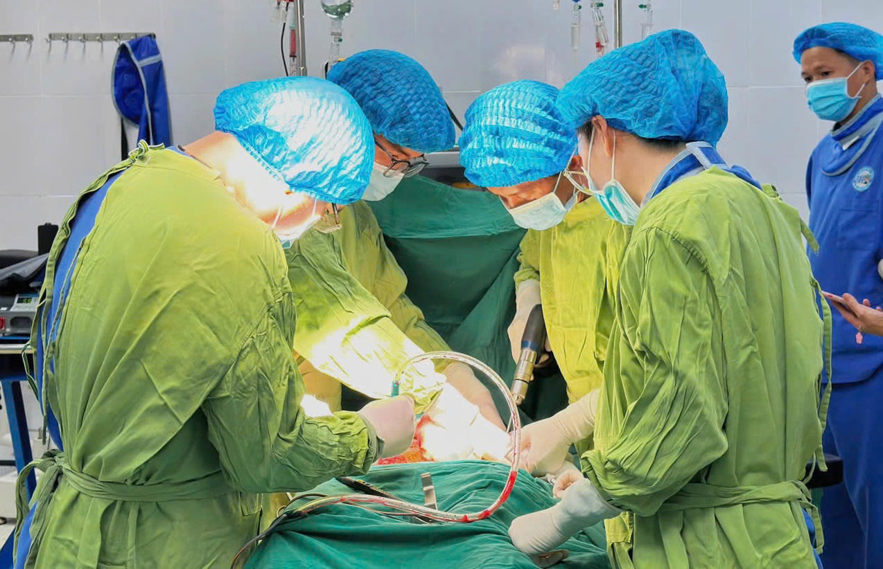 6 giờ giành lại sự sống cho nạn nhân tai nạn giao thông nguy kịch