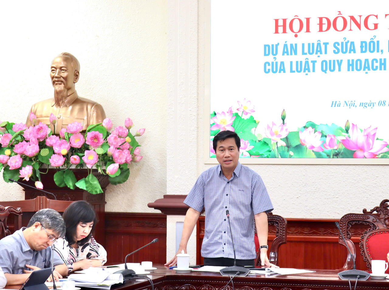 Thứ trưởng Bộ Xây dựng Nguyễn Tường Văn phát biểu.