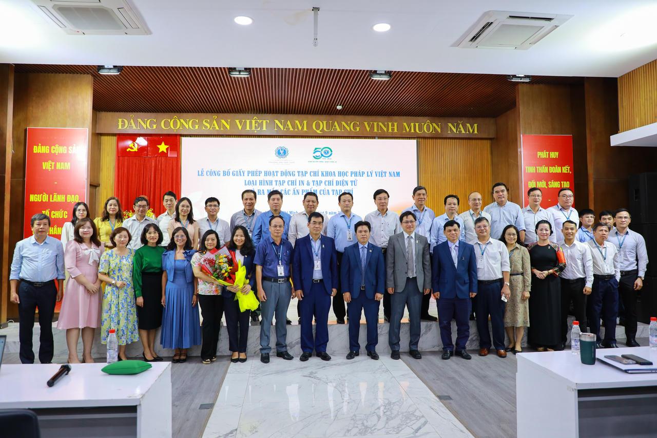 Lễ công bố giấy phép hoạt động mới cho Tạp chí Khoa học Pháp lý Việt Nam với cả hai loại hình là tạp chí in và tạp chí điện tử.