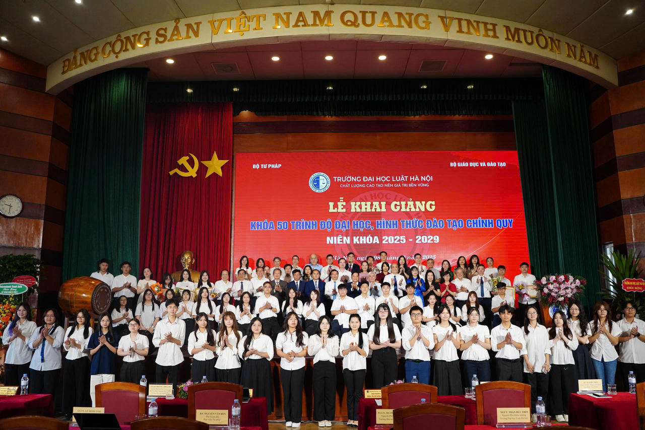 Trường Đại học Luật Hà Nội: Khai giảng khoá 50 hệ Đại học chính quy