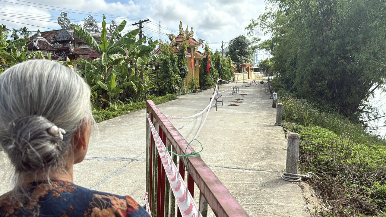 Người dân mong chính quyền địa phương sớm có phương an khắc phục giúp người dân an tâm sinh sống, phát triển sản xuất đặc biệt là khi mùa mưa lũ đang cận kề.