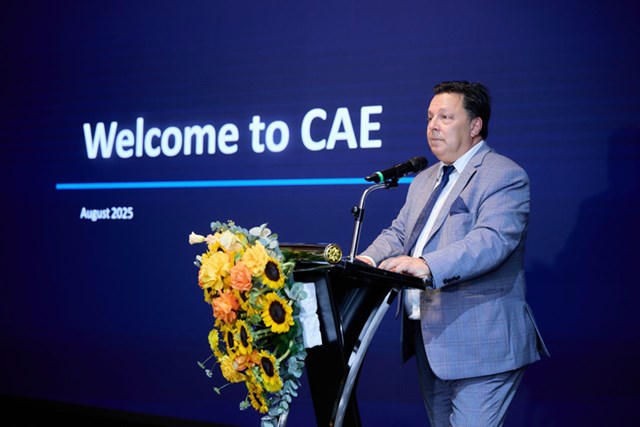 Ông Al Contrino cam kết CAE sẽ đồng hành cùng Sun Group xây dựng một nguồn nhân lực bền vững cho ngành hàng không