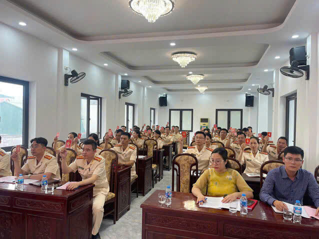 STĐVĐT tích hợp nhiều tính năng: quản lý Hồ sơ đảng viên, hỗ trợ sinh hoạt Chi bộ định kỳ và Chuyên đề; cung cấp Nghị quyết, Chỉ thị, quy định, văn bản hướng dẫn...