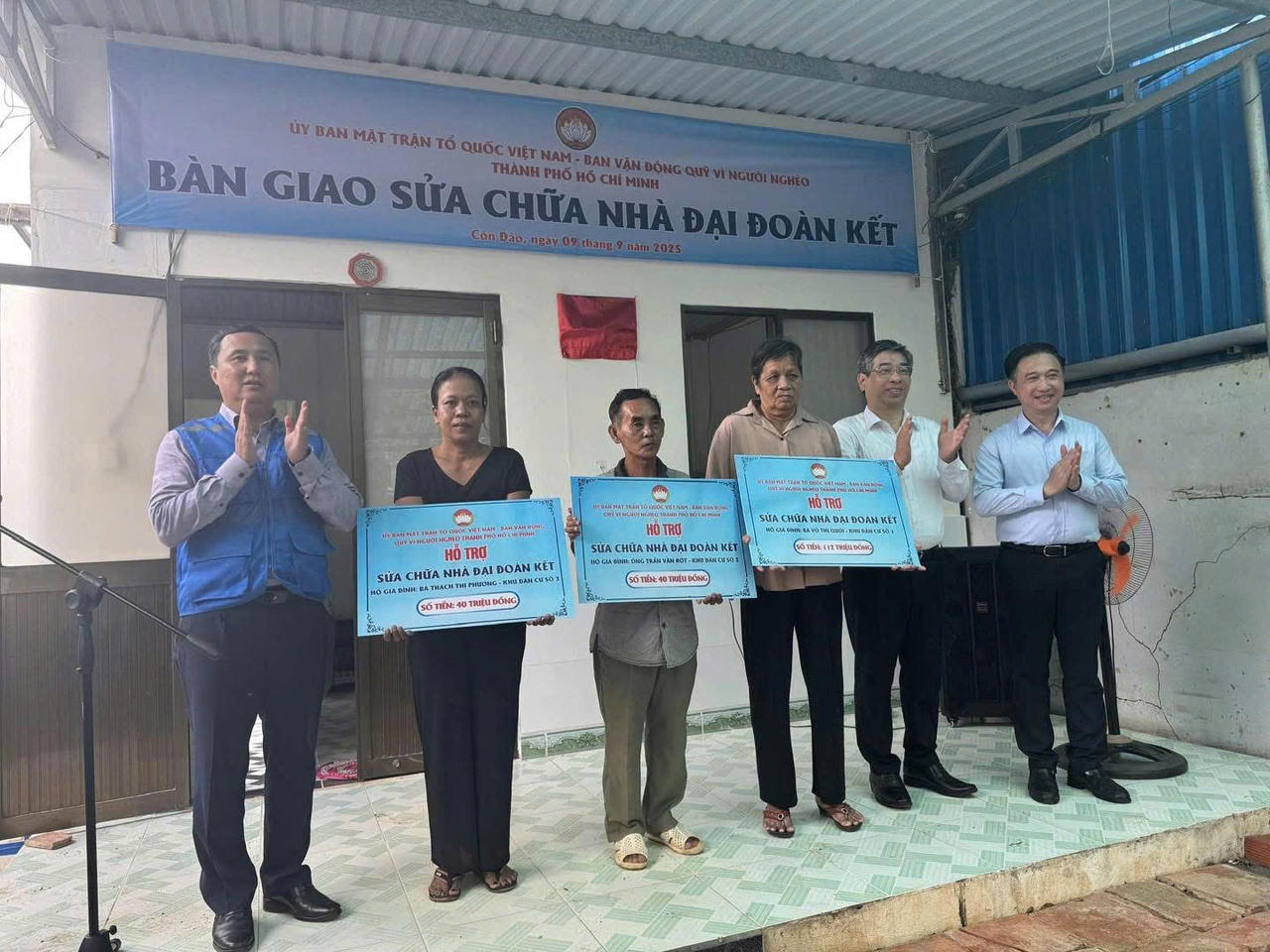 Đoàn công tác bàn giao 3 căn nhà Đại Đoàn kết.