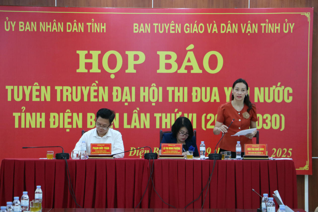 Đại diện lãnh đạo Sở Nội vụ tỉnh Điện Biên thông tin về Đại hội tại buổi họp báo.