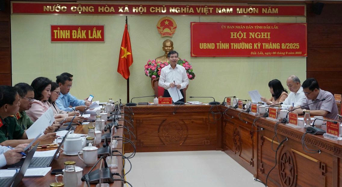 Chủ tịch UBND tỉnh Đắk Lắk Tạ Anh Tuấn phát biểu chỉ đạo tại cuộc họp. Ảnh: daklak.gov.vn