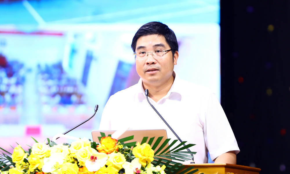 TS. Nguyễn Trung Dũng, Tổng Giám đốc BK Holdings trình bày về thúc đẩy đổi mới sáng tạo thông qua liên kết “3 nhà” - Nhà nước, Nhà khoa học và Nhà sản xuất. 