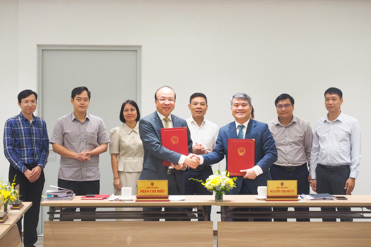 Lãnh đạo Bộ bàn giao công tác xây dựng văn bản quy phạm pháp luật