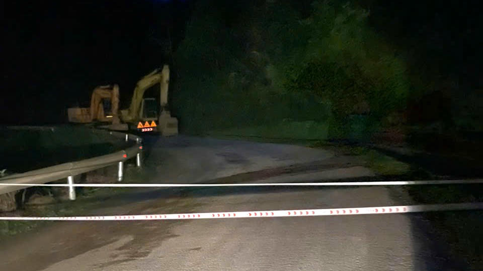 Máy móc thiết bị được huy động khắc phục sự cố trong đêm 9/9. Ảnh: CTV.