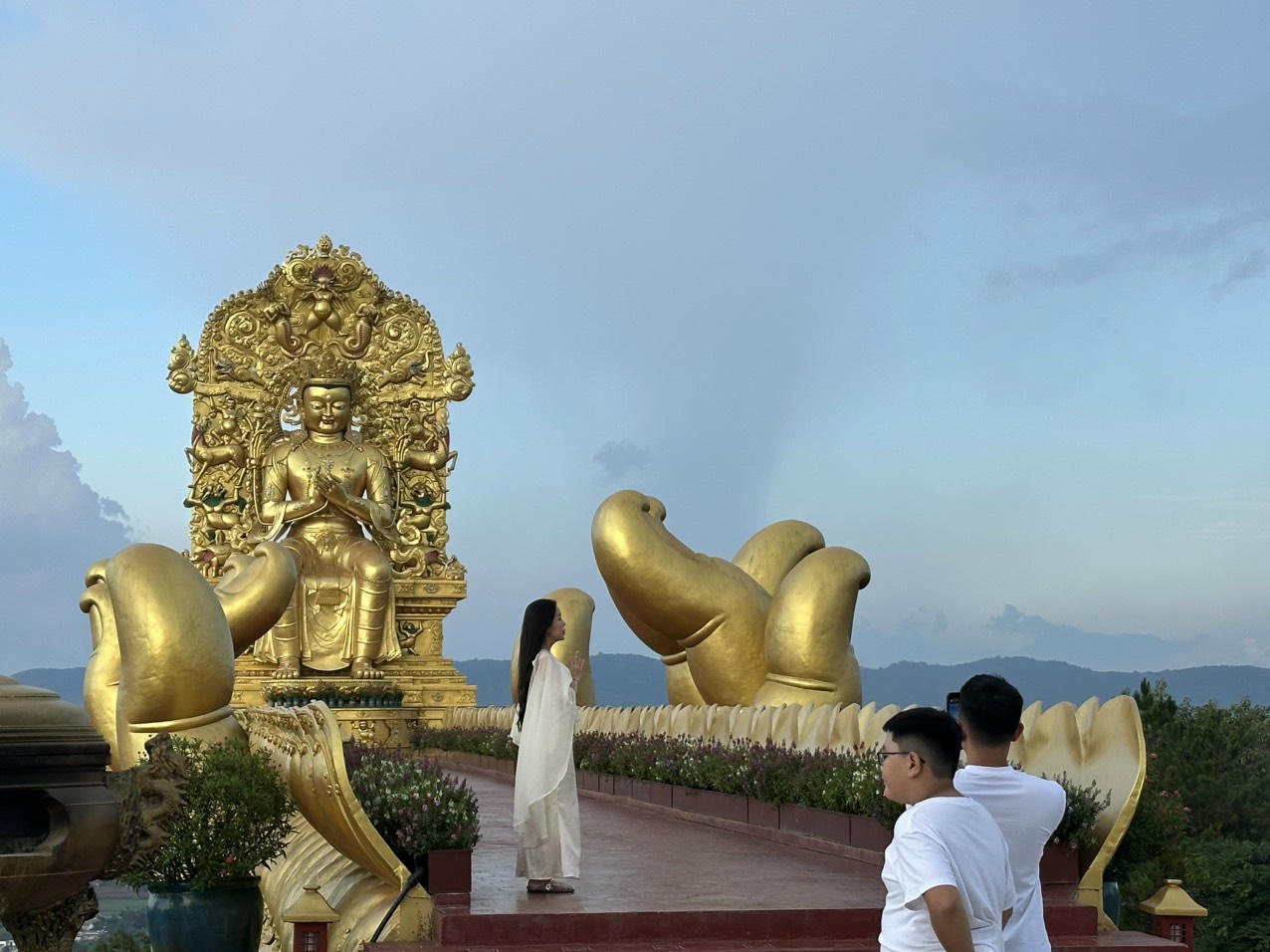 Du lịch tiếp tục là điểm sáng trong bức tranh kinh tế - xã hội Lâm Đồng 8 tháng đầu năm.