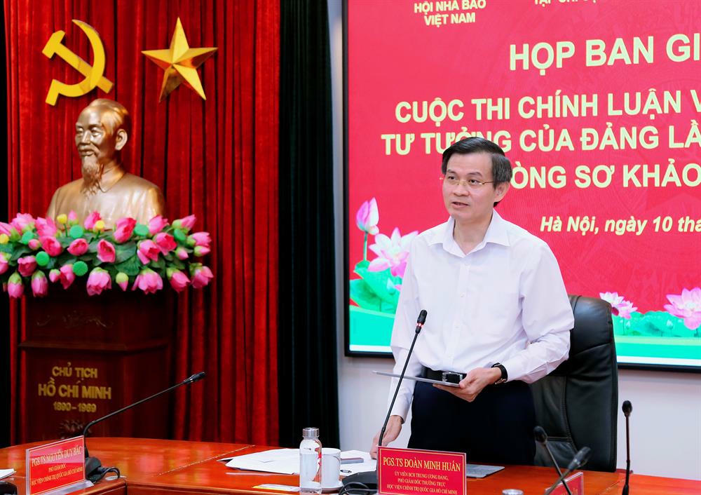 PGS,TS Đoàn Minh Huấn phát biểu tại cuộc họp. Ảnh: hcma.vn