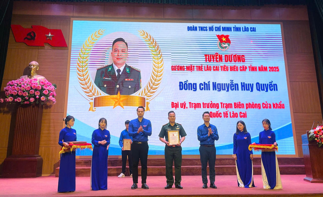 Thiếu tá Nguyễn Huy Quyền được tuyên dương "Gương mặt trẻ tiêu biểu tỉnh Lào Cai năm 2025".