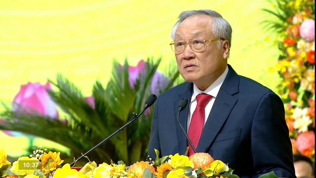 Phó Thủ tướng Thường trực Chính phủ Nguyễn Hoà Bình dự và trực tiếp chỉ đạo Đại hội Đảng bộ tỉnh Quảng Ngãi lần thứ I.