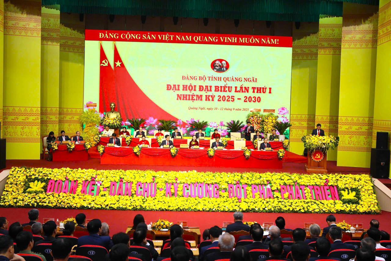 Đại hội đại biểu Đảng bộ tỉnh Quảng Ngãi lần thứ I diễn ra từ ngày 10 đến 12/9/2025 với phương châm “Đoàn kết - Dân chủ - Kỷ cương - Đột phá - Phát
triển”.