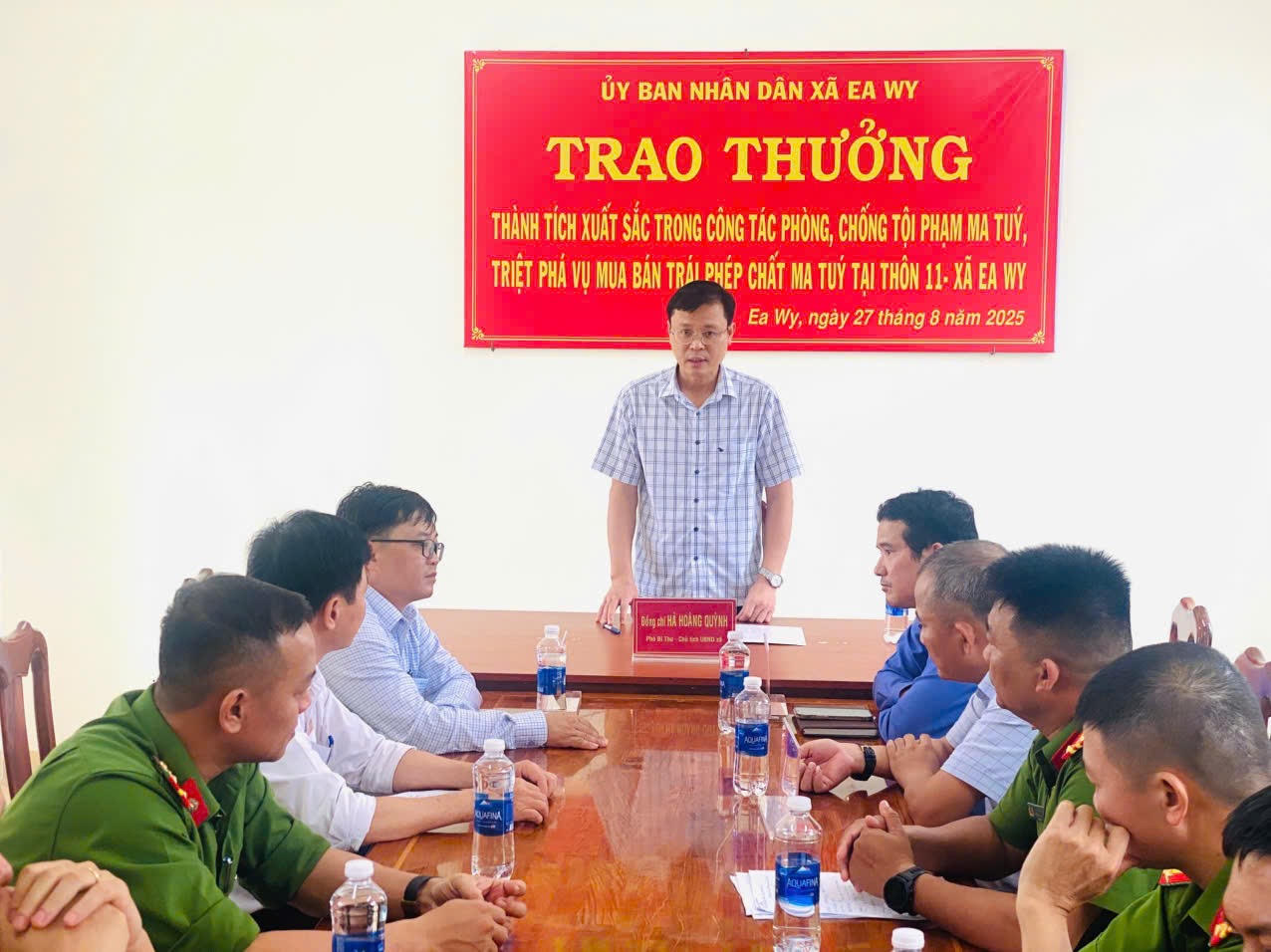 Đồng chí Hà Hoàng Quỳnh – PBT Đảng uỷ, CT UBND xã phát biểu tại buổi lễ