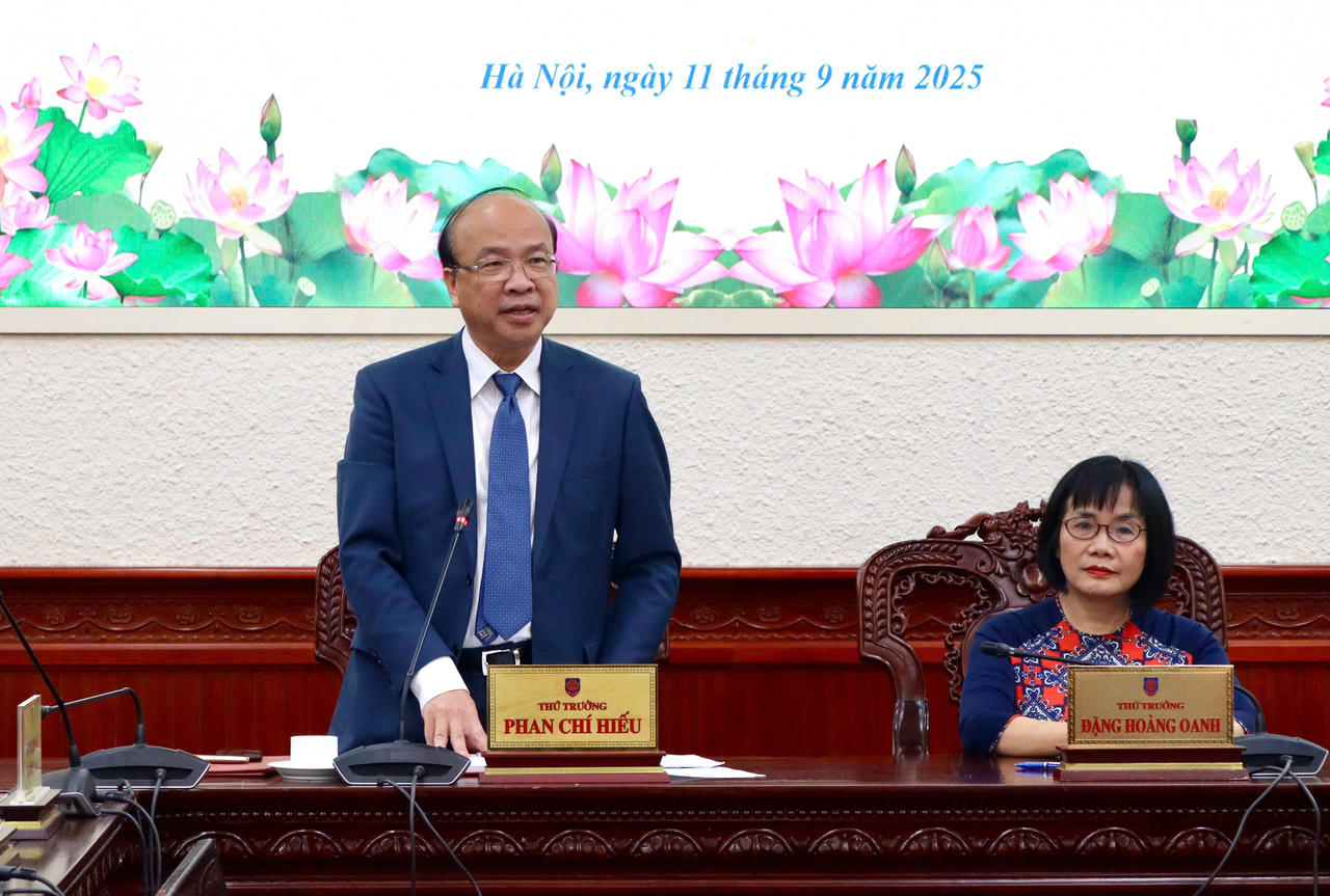 Thứ trưởng Phan Chí Hiếu phát biểu đáp từ.