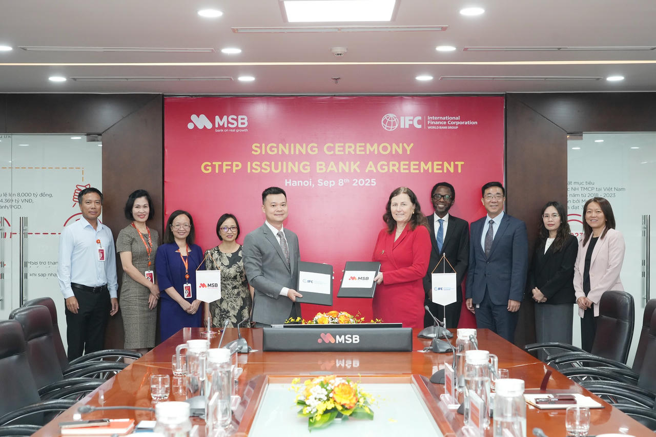 Đại diện MSB & IFC ký kết hợp tác (Ảnh: MSB)