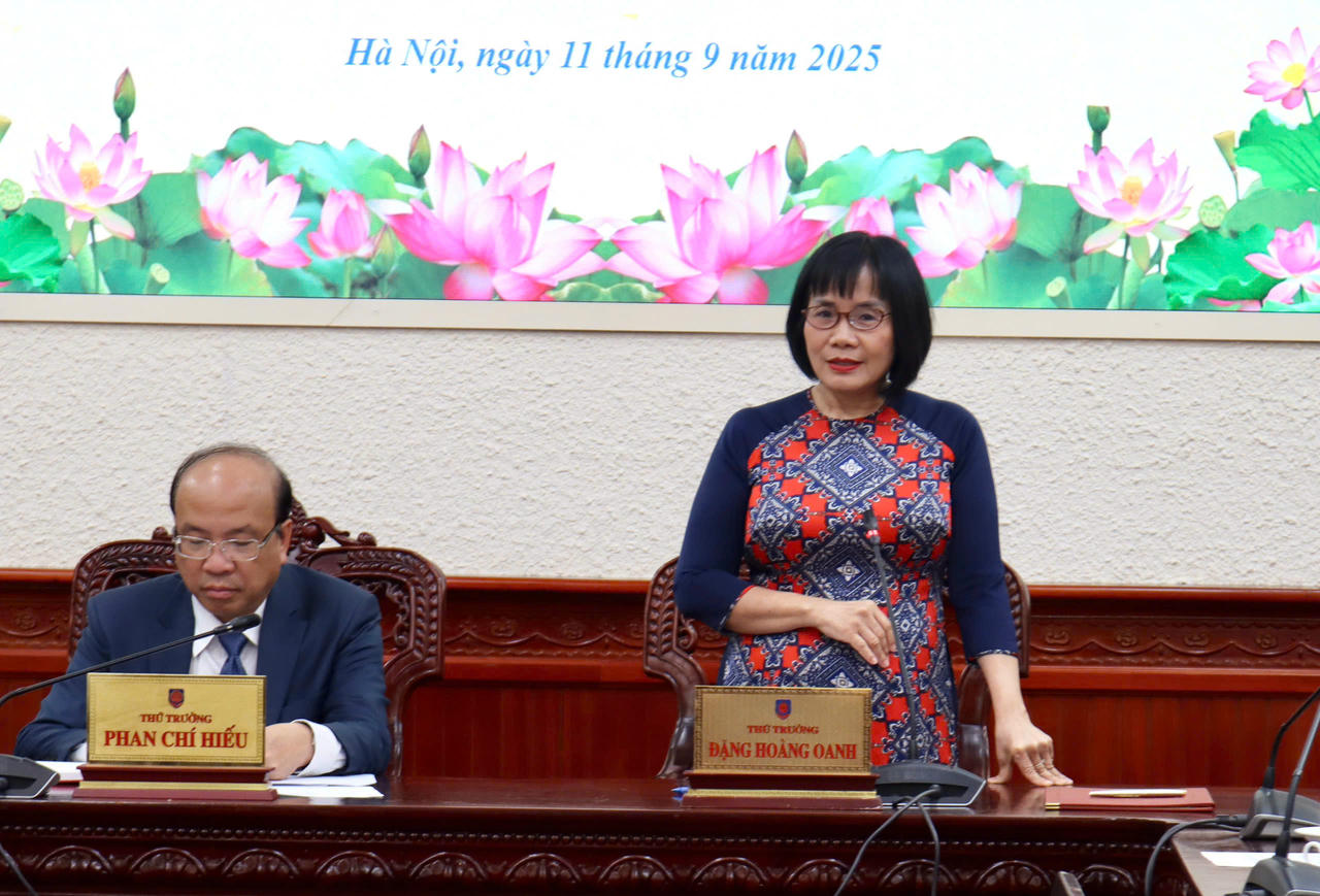 Thứ trưởng Đặng Hoàng Oanh phát biểu tại buổi lễ.