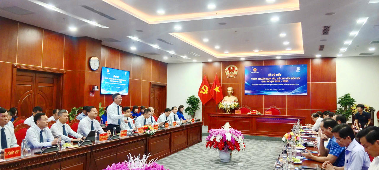 Quang cảnh buổi lễ ký kết.