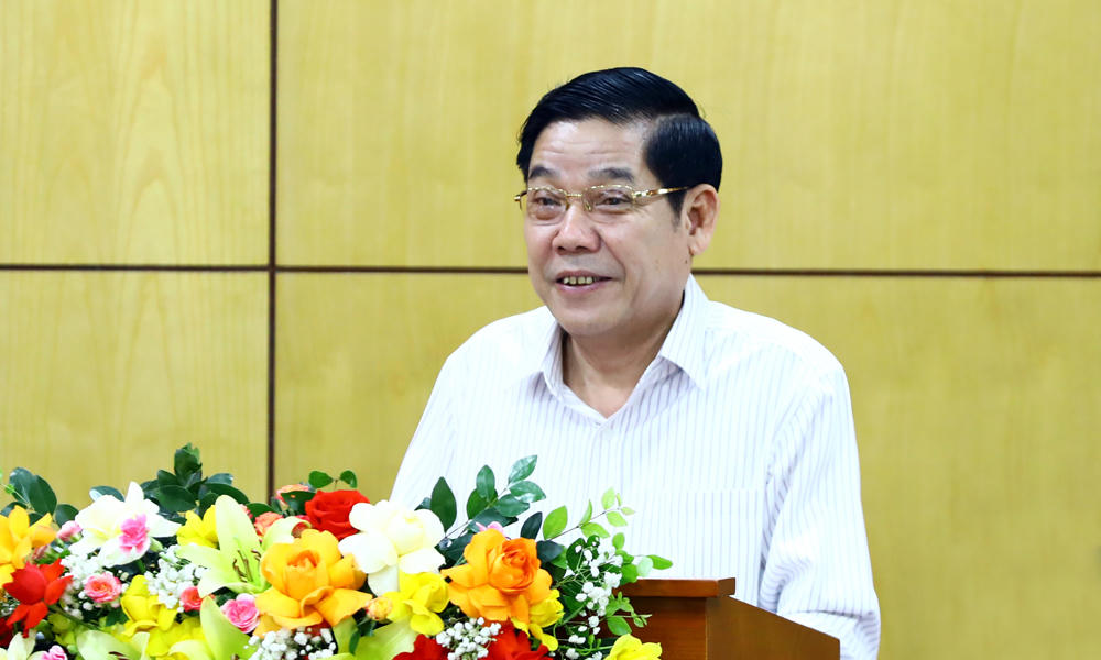 Bí thư Tỉnh ủy Nguyễn Văn Gấu phát biểu tại hội nghị.