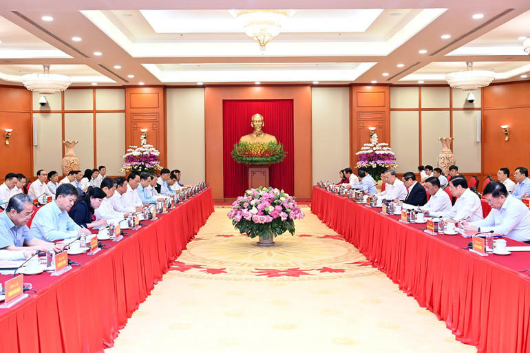Tổng Bí thư Tô Lâm chủ trì buổi làm việc của Bộ Chính trị với Ban Thường vụ Đảng uỷ Quốc hội. Ảnh: nhandan.vn
