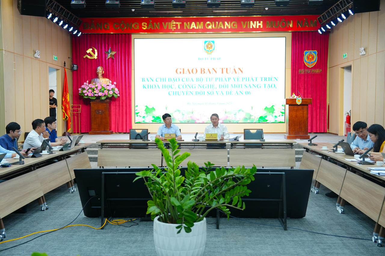 Toàn cảnh cuộc họp.