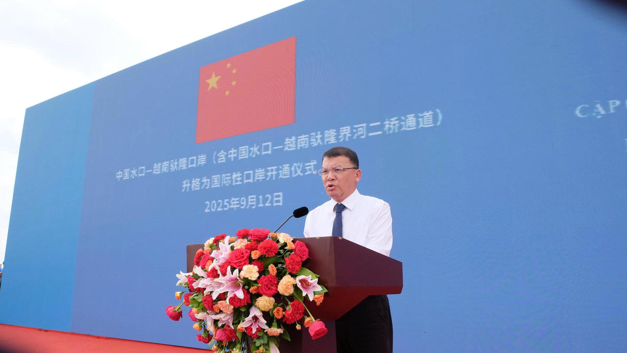 Lãnh đạo Khu tự trị dân tộc Choang Quảng Tây (Trung Quốc) phát biểu tại buổi lễ (Ảnh: Lê Hanh)