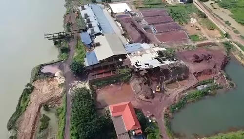 Khởi tố 3 đối tượng đổ hơn 900 tấn chất thải ra môi trường