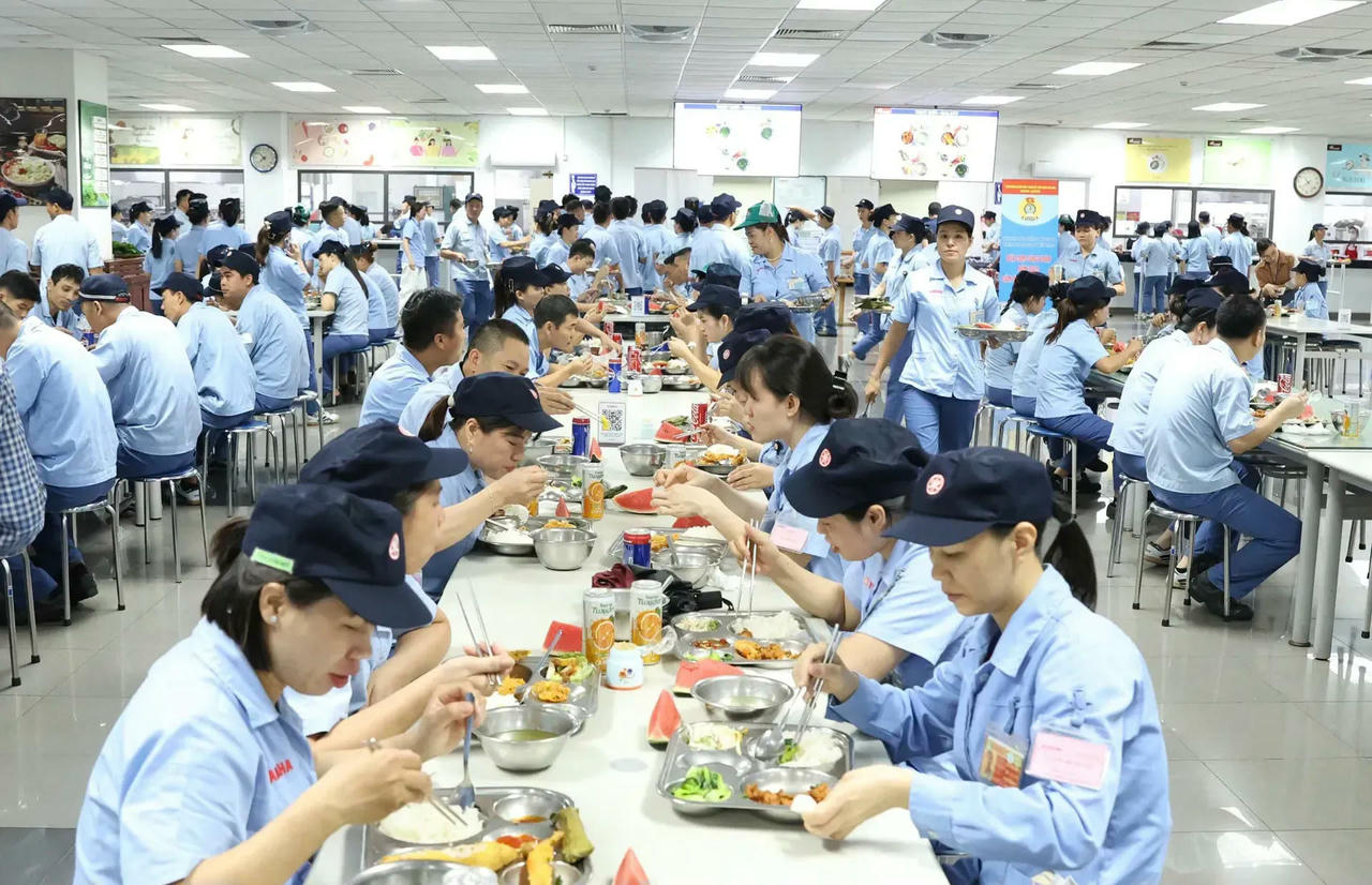 Đóng kinh phí công đoàn cùng thời điểm đóng bảo hiểm xã hội bắt buộc