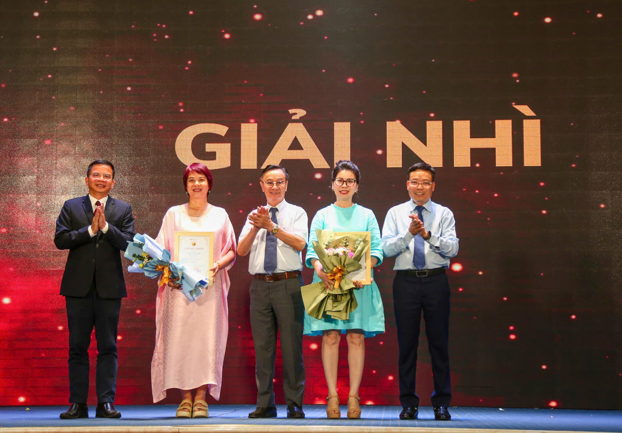 Các tác phẩm đạt giải đã khắc họa người cha như điểm tựa bền vững của con gái (ảnh BTC).