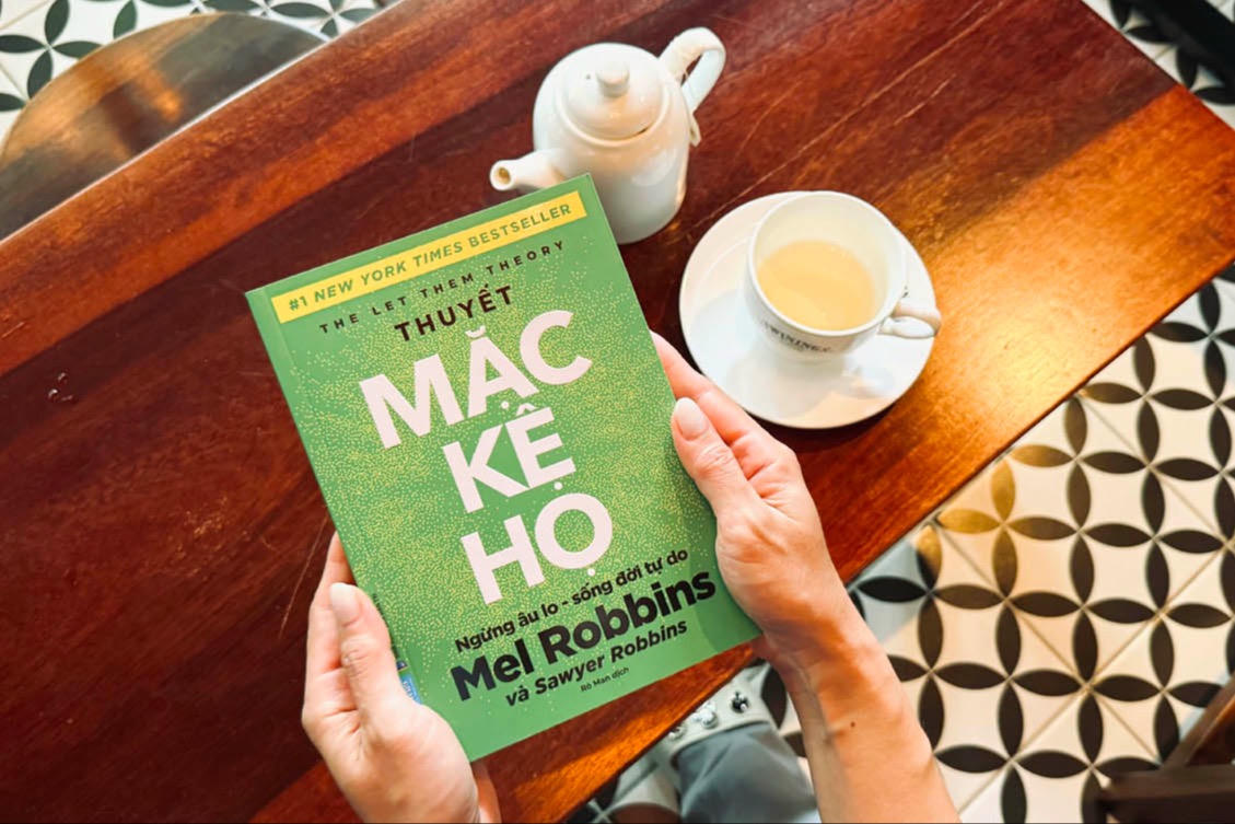 'Mặc kệ họ' để ngừng âu lo, sống đời tự do