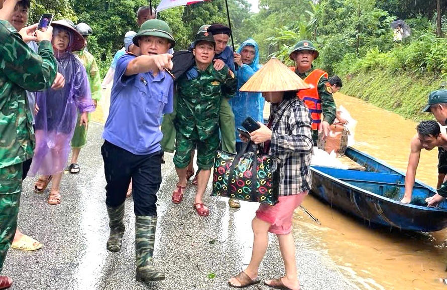 Người lính biên phòng gan dạ và cuộc chiến sinh tử giữa dòng lũ dữ