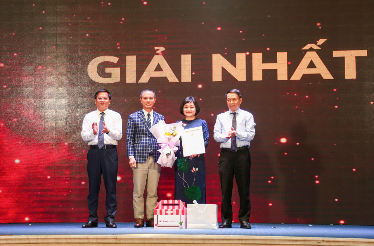 Gần 1.000 tác phẩm tham dự cuộc thi viết 'Cha và con gái' lần thứ 3 