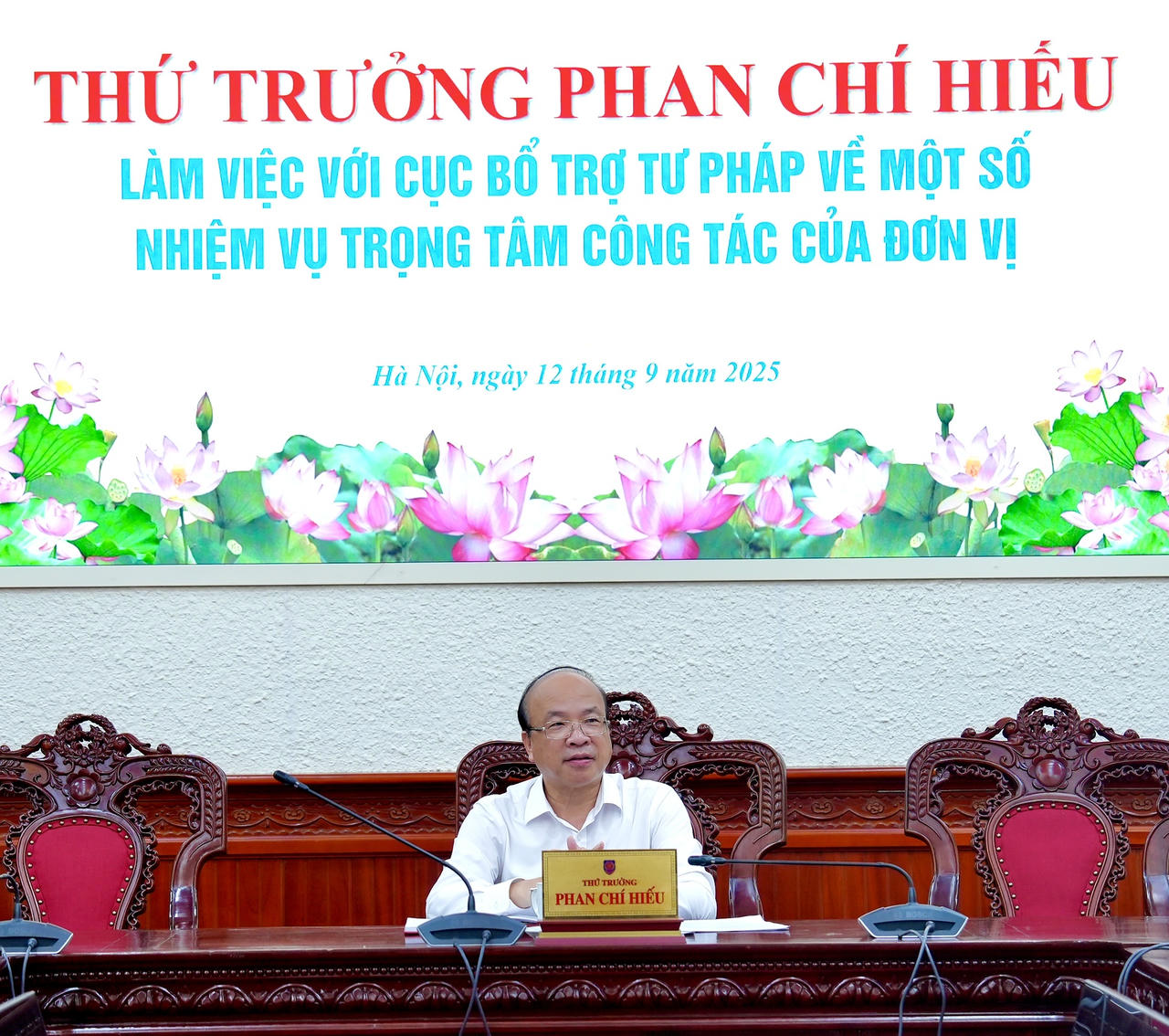 Thứ trưởng Phan Chí Hiếu phát biểu tại buổi làm việc