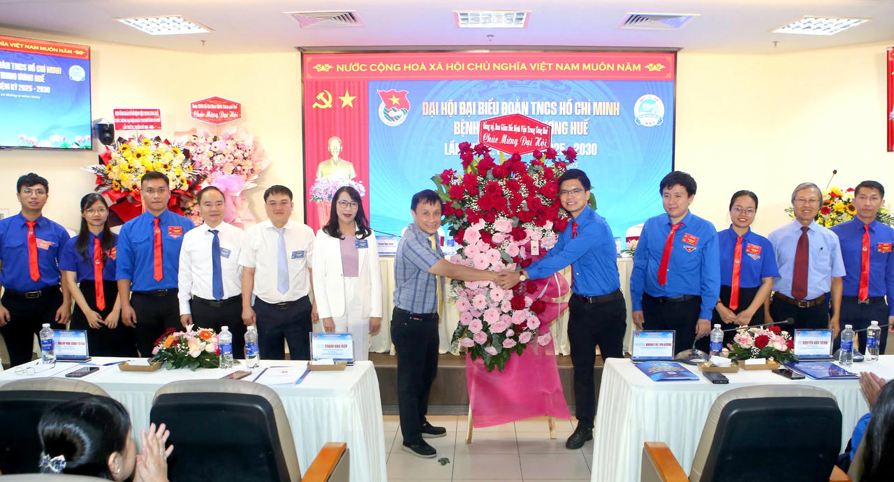 Tuổi trẻ Bệnh viện TW Huế quyết tâm đồng hành cùng sự nghiệp chăm sóc và bảo vệ sức khỏe nhân dân